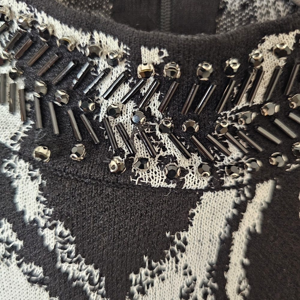 Women's WHBM mock neck sleeveless fitted knit sweater in XS - Picture 3 of 7